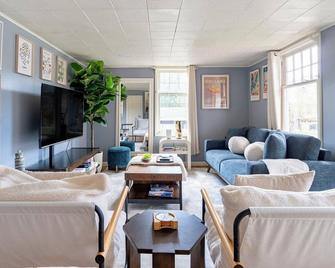 Hidden gem in vibrant downtown Redmond mins/ from Microsoft Marymoor,Woodinville - Redmond - Lounge