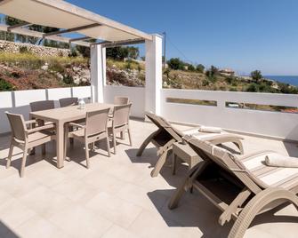 Mikro Nisi Studios - Agios Nikolaos - Balcón