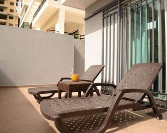 Sleek,Bright Condo with City-View Terrace –Work & Play in Naco, Santo Domingo - Santo Domingo - Ban công