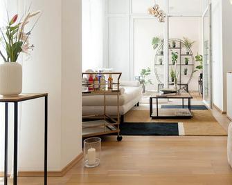 Luxuswohnung im Herzen Potsdams! - Potsdam - Living room