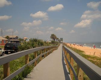 Sea Grape Cottage - At Casas de la Playa Central - Flagler Beach - Balcony