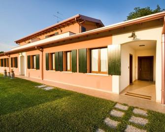 Agriturismo Cascina Roveri - Monzambano - Edificio