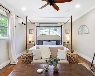 Downtown WPB studio D - w full kitchen - West Palm Beach