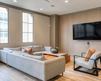 Serene San Bruno 1BR w/ Pool, Gym & W/D, near highways, by Blueground - San Bruno - Living room