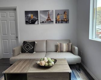 Newly Built two Bedrooms ADU near Metro area, USC Hosp., Dodger, and Chinatown - Los Angeles - Salon