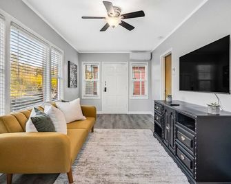 1BD Remodeled Craftsman Cottage Free parking Heart of lIttle Italy - São Diego - Sala de estar