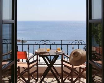 Yalis Hotel - Votsi - Balcón