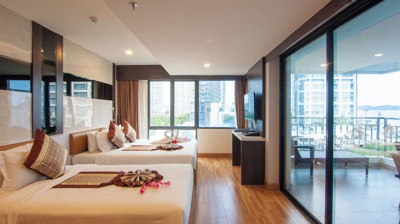 Golden Jomtien Beach Hotel