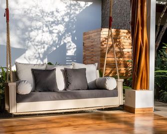 Custom Home - Just Steps To The Beach In Relaxing Playa Pelada - Nosara - Sala de estar
