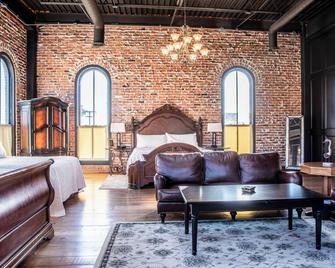Massive Luxurious Loft-Style Suite In Downtown Lexington! 7,000 Sq/Ft! - Lexington - Habitación