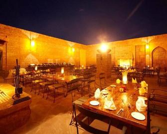 Reggie's Camel Camps - Osiān - Restaurante