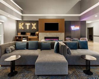 La Quinta Inn & Suites by Wyndham-Brookshire-West Katy - Brookshire - Лаунж