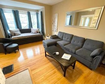 Spacious Modern Scotia Home K & Q Beds - Scotia - Living room