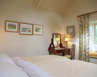 Traditional Irish Stone Barn Cottage in Beautiful and Tranquil Countryside - Adare - Bedroom