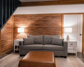 Modern Farmhouse Getaway Close to Hershey - Elizabethtown - Вітальня