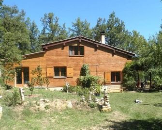 Spacious wooden house with splendid view - Sougraigne - Edificio