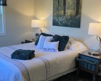 Stay at Gloria’s Getaway, a tranquil pastoral setting minutes from everything! - Winamac