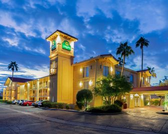 La Quinta Inn by Wyndham Phoenix Sky Harbor Airport - Tempe - Bygning