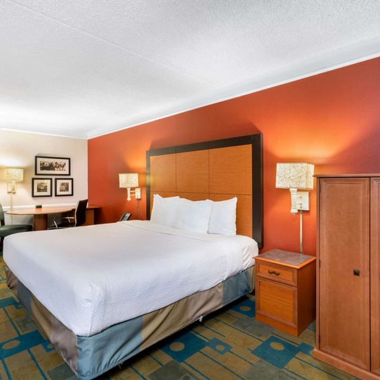 La Quinta Inn by Wyndham Phoenix Sky Harbor Airport