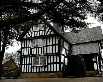 The Old Hall Country House - Crewe - Building