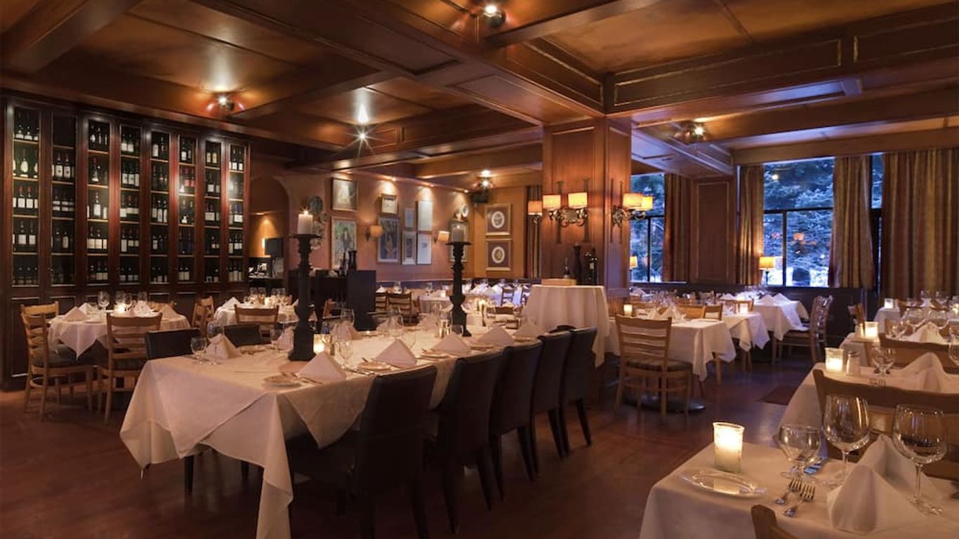 Mountain Side Hotel Whistler by Executive