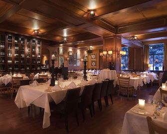 Mountain Side Hotel Whistler by Executive - Whistler - Restaurante