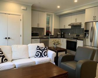 Beachside Vacation Suite in beautiful White Rock, BC, Canada - White Rock - Kitchen