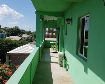 Touch Therapies Guest House - St. John's - מרפסת