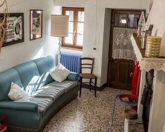 Granaio Apartment - Boutega dej Fournè B&B - Magliano Alfieri - Sala de estar