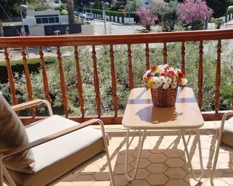 Apart. Sleeps 6 -Super Fast Free Wifi - 200mts from Golden Beach. Hutte-002428 - L'Ampolla - Balcony