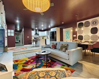 Regal Ranch Retreat 3br 2ba Metro Atlant - Lawrenceville - Sala de estar