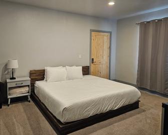 The Black Forest Lodge - Mill Creek - Bedroom