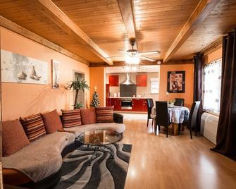 Chambres d'hôtes & Gîtes La Paysanne - Fresnes-en-Woëvre - Sala de estar