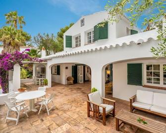Villa with big pool nearby the sandy beach, Santo Tomás, Menorca - Santo Tomás - Patio