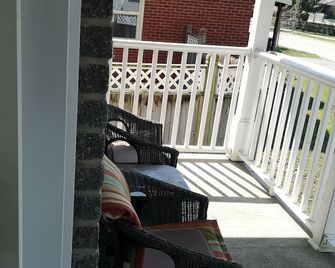 Cozy - London - Balcony