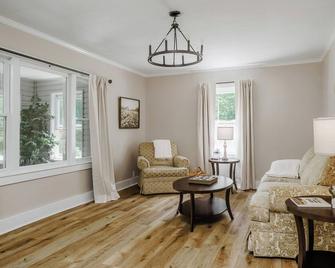 Green Mountain Homestead , a charming 3-bedroom, 2-bath, Sparta, TN - Sparta - Sala de estar