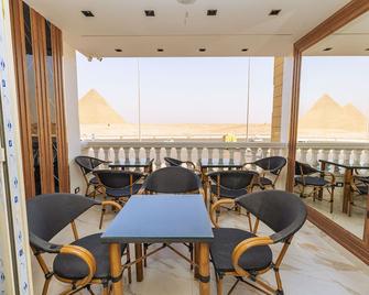 White Pyramids Inn - Cairo - Building