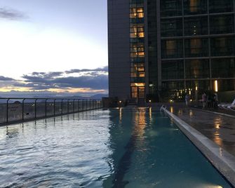 Luco Apartments at Imperial Suites - Kuching - Piscina