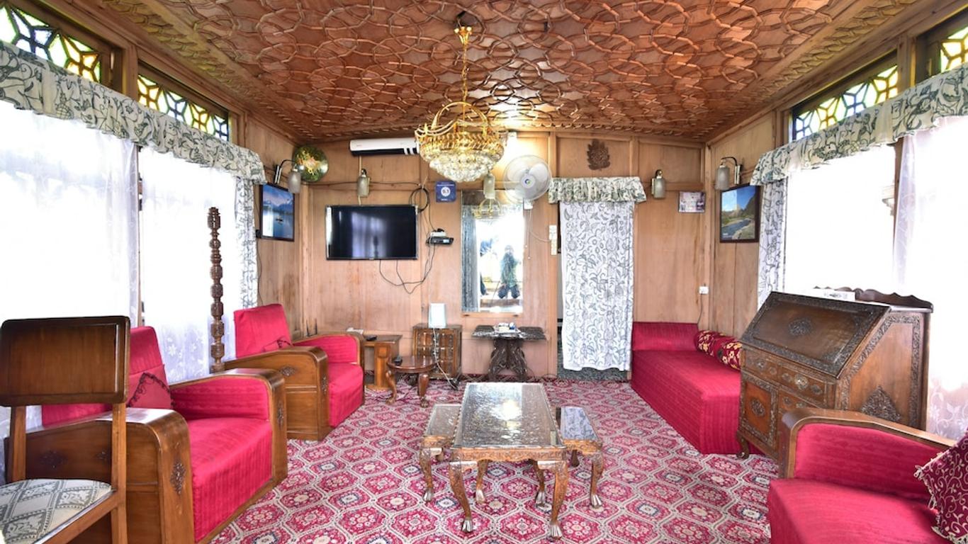 Houseboat Zaindari Palace