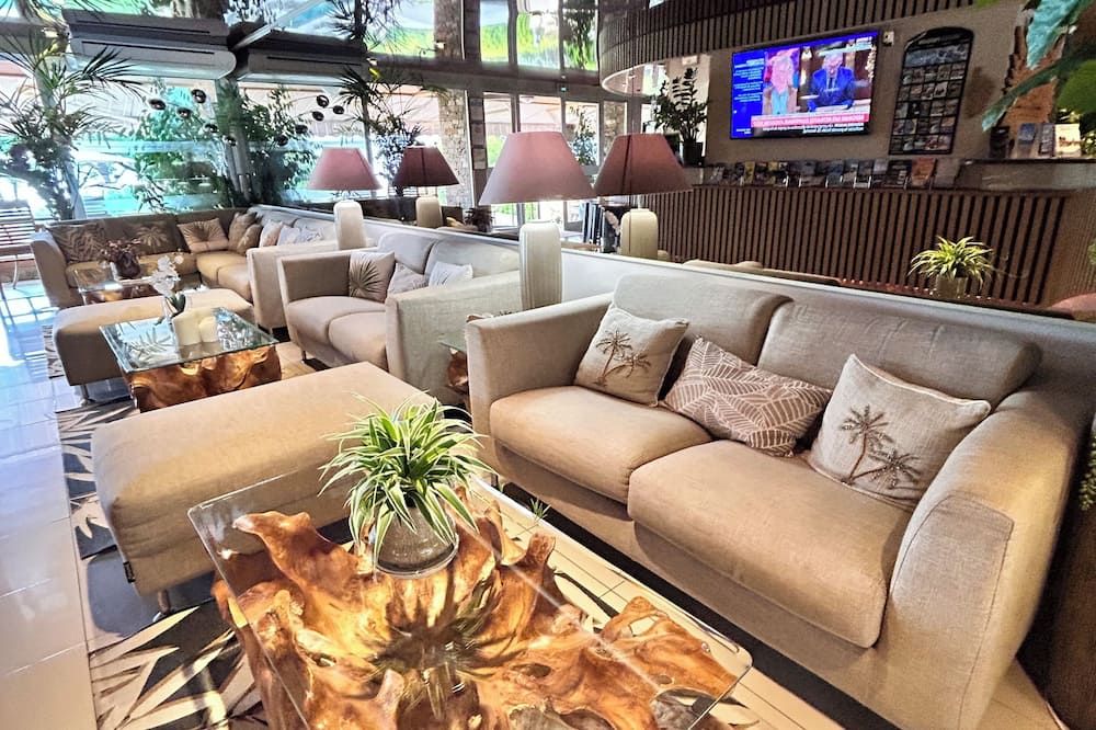 Hôtel La Pinède - אז'אקסיו - טרקלין