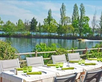 Logis Hôtel des Lacs - Viry-Châtillon - Balkon