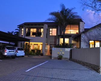 Woodpecker's Inn Guest House - Kempton Park - Building