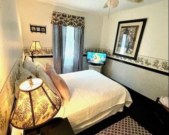 Walden Inn And Suites - Spring Lake - Bedroom