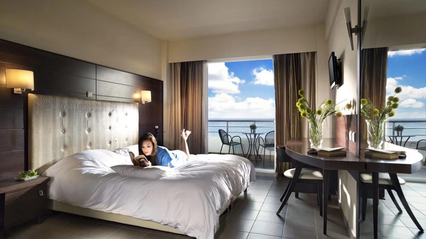 Hotel Blue Dream Palace Tripiti Resort