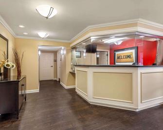 Extended Stay America Suites - Chicago - Vernon Hills - Lincolnshire - Vernon Hills - Front desk