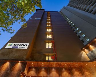 Treebo Premium Savera Inn - Bombay - Edificio