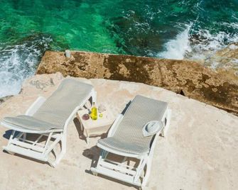 Holiday Home Luna - Blato - Патіо