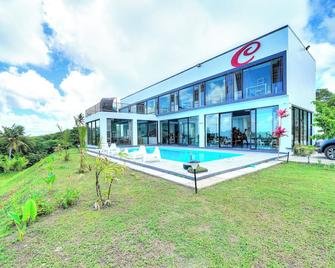 Maui Bay Home Stay Villa - Korolevu - Building