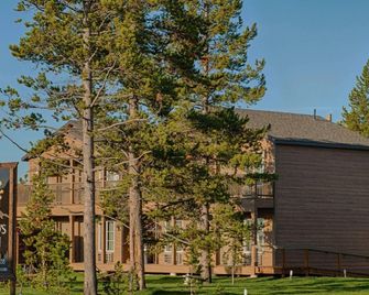 Tao's Inn - West Yellowstone - Building