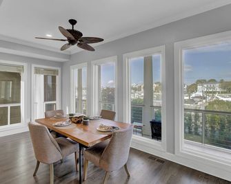 Yacht Harbor Court 31 by Wild Dunes, Marina View - Isle of Palms - Eetruimte